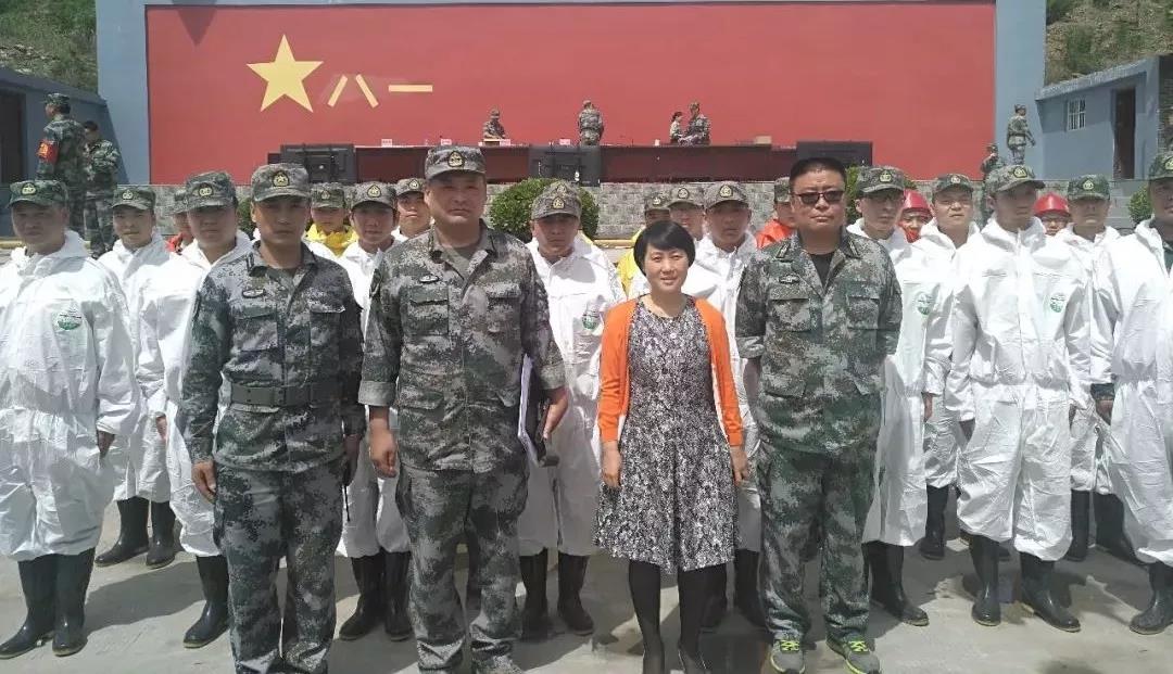 V5！他们穿军装的样子真帅！